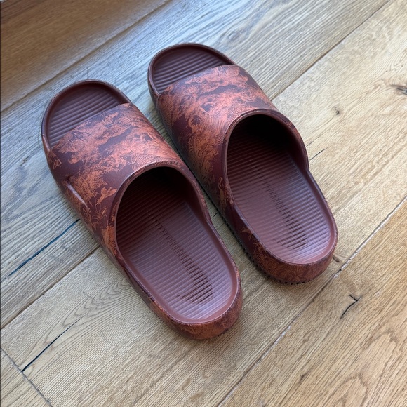 Burnt Orange Nike Slide Sandals - Picture 1 of 3